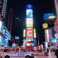 記事要約：コロナ感染による多数の公演中止を受け、ブロードウェイが存続に向けた経済対策を検討（NEW YORK）